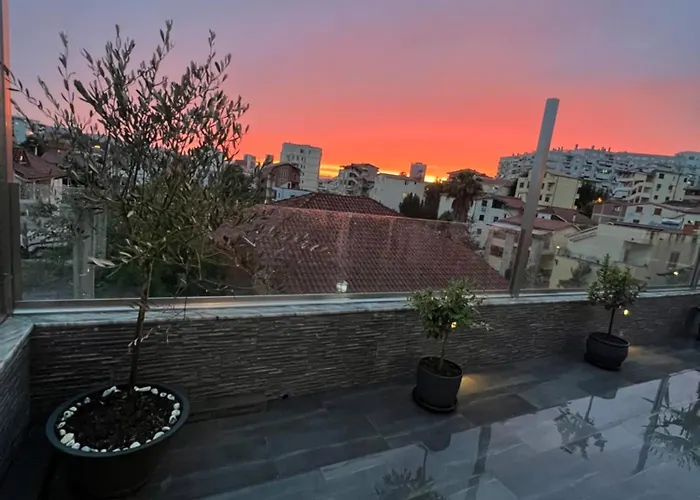 Terrace Escape Тирана